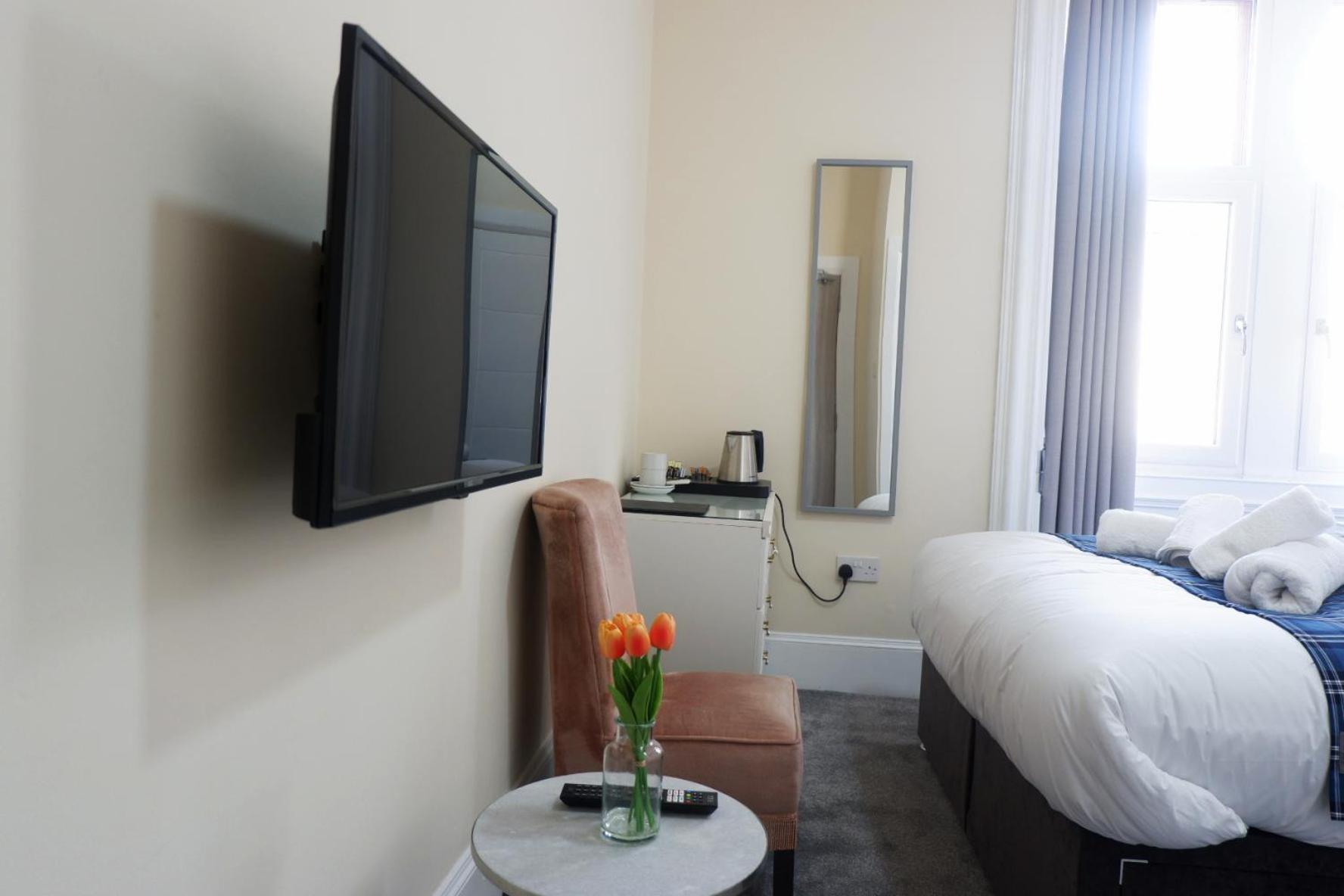 Jacobite House Hotel Inverness Room photo