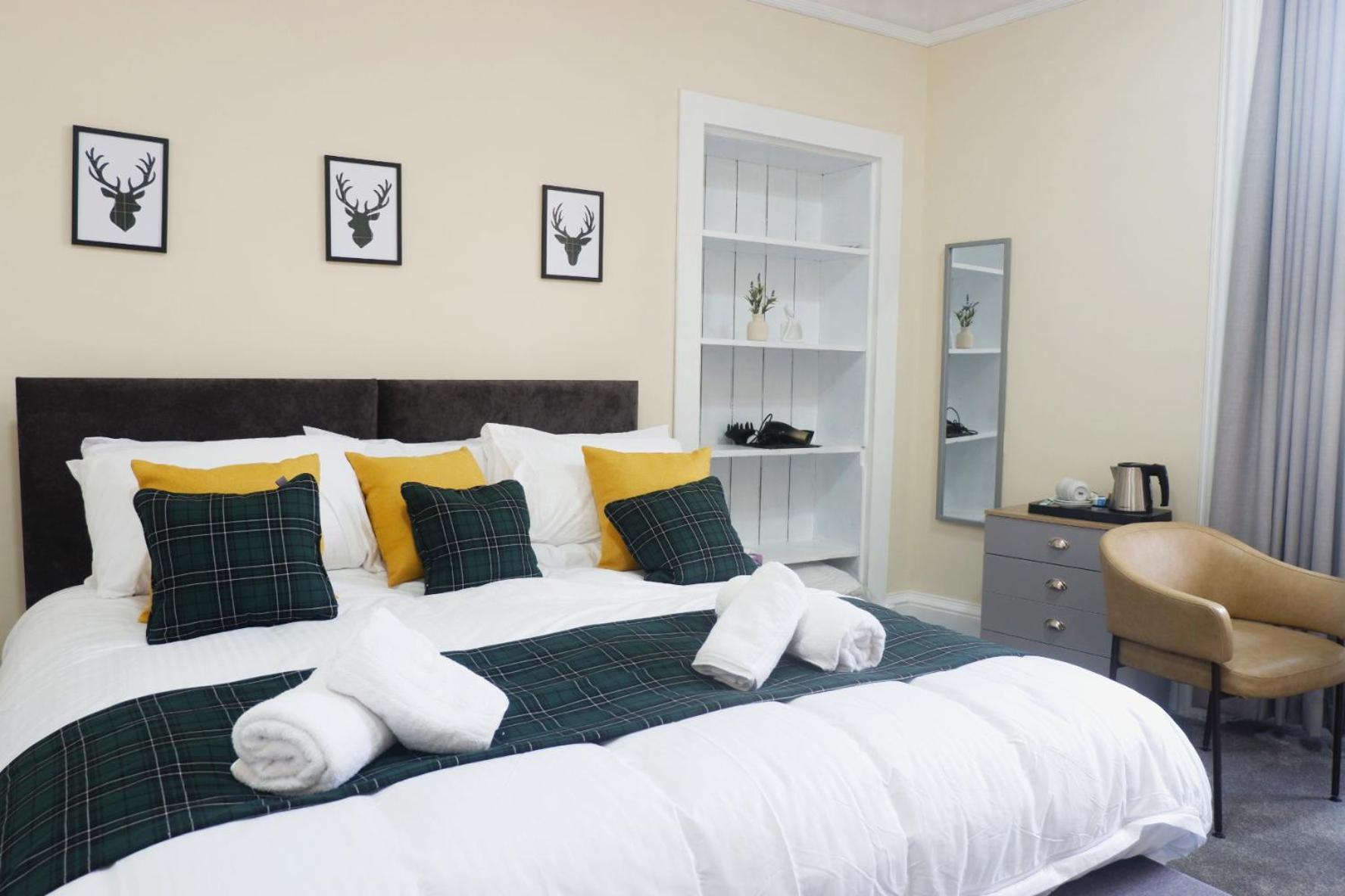 Jacobite House Hotel Inverness Room photo